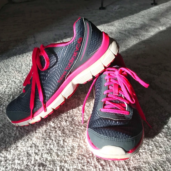 New Balance Sneaker - Picture 1 of 8